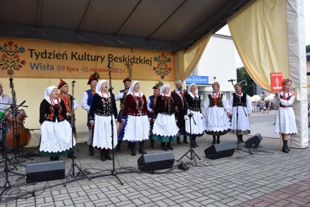 Czwarty dzień 58. Tygodnia Kultury Beskidzkiej - wystepy na małej scenie na Pl. B. Hoffa